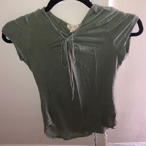 Olive green tee shirt.